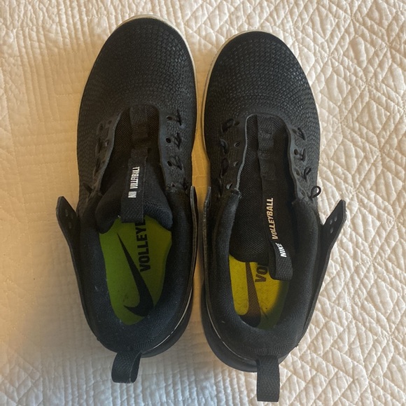 Nike women’s volleyball shoes! - Picture 4 of 4